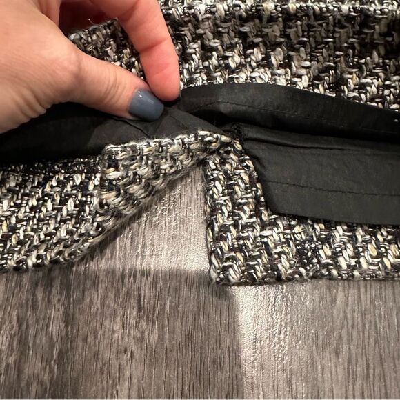 Elegant Lined Tweed Mini Skirt in Black, Beige and White from The Limited Size 8 - Picture 4 of 7